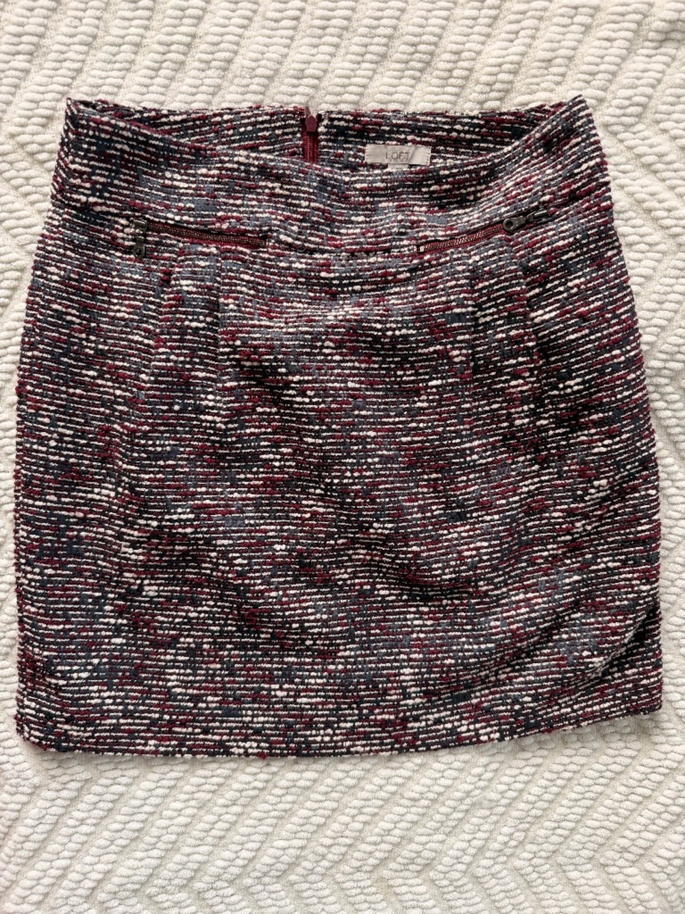 LOFT Burgundy Tweed Bouclé Mini Skirt Lined Zip Detail Size 4